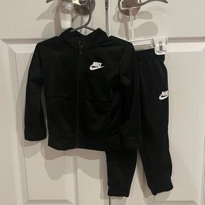 Toddler nike set